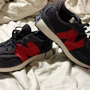 New Balance boy’s (women’s) and Crimson Sneakers